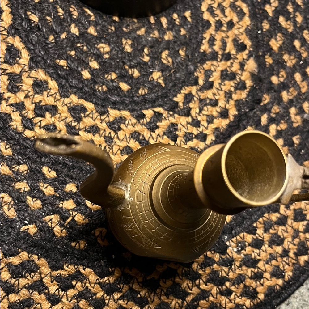 Vintage Brass Saki /Oil dispenser - Picture 4 of 14